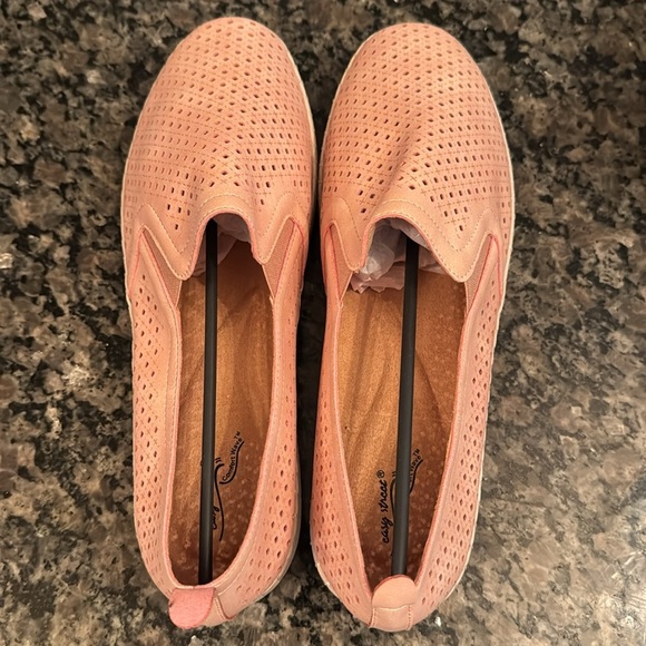 Easy street fresh blush gore slip on sneakers NIB 10WW - Picture 13 of 13